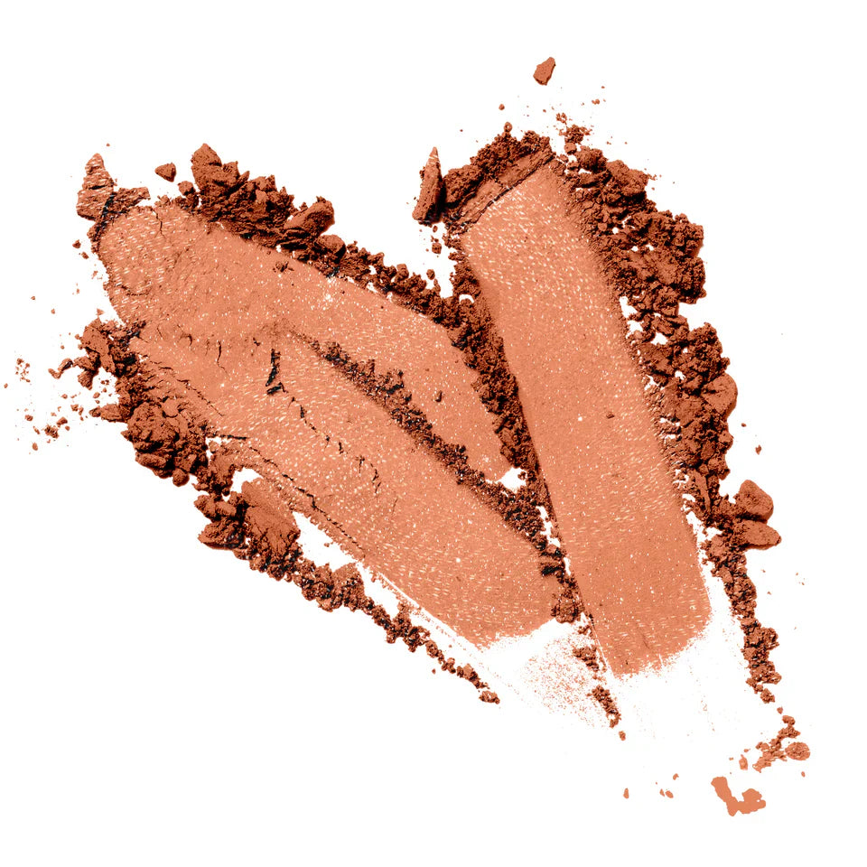 Talc-free shadow with silky texture and shimmering finish.